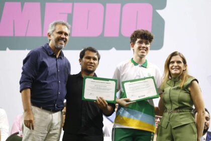 Governo do Ceará vai investir mais de R$ 118 milhões em tablets com chips, fardamentos e outras ações para estudantes da rede estadual – Governo do Estado do Ceará