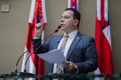 Wilker Barreto denuncia atrasos salariais de vigilantes da saúde e alerta para desorganização financeira do Governo do Estado