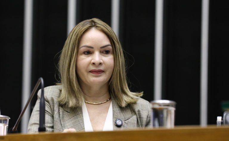 Projeto tipifica abandono afetivo de criança ou adolescente como crime